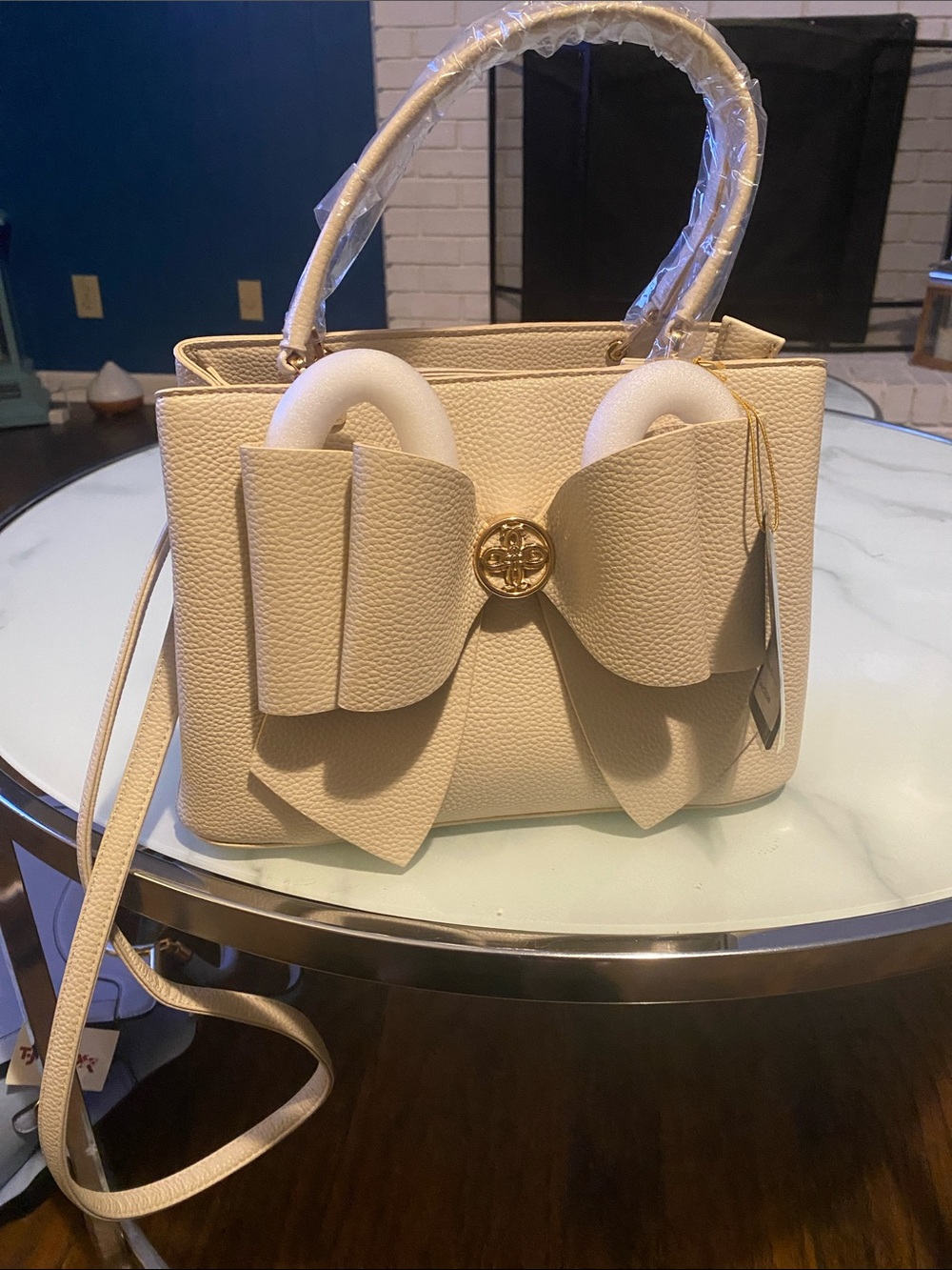 Elegant Cream Bow-Front Shoulder Bag with Gold Medallion